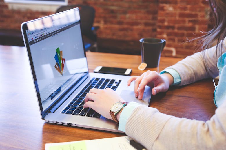 Essential Branding Tools for Startups on the Move